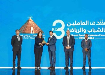 Գահիրէի Մէջ Պայրագտարեանին  Յանձնուեցաւ Գնահատման Յուշանուէր Մը