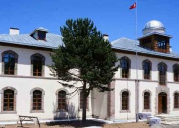 Էրզրումի (Կարին) Երբեմնի Հայկական  Սանասարեան Վարժարանի Շէնքը Կը Քանդուի