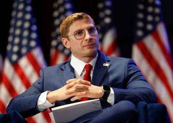 Հելպըրկ Վանսի Հետ Պիտի Այցելէ Հայաստան Եւ Ազրպէյճան