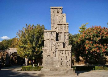 Գիտէ՞ք, Թէ…  Հայոց Ցեղասպանութեան Նուիրուած Առաջին Յուշարձանը Հայաստանի Մէջ