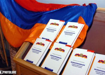 Պաքու Հայաստանի Սահմանադրութեան Փոփոխութիւնը «Խաղաղութեան Համար Անդառնալի Գրաւական» Կը Նկատէ