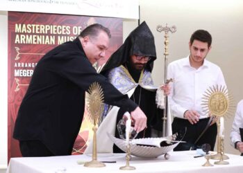 Մկրտիչ Միքայէլեանի «Հայկական Երաժշտութեան Գլուխ Գործոցներ» Գիրքի Գինեձօն