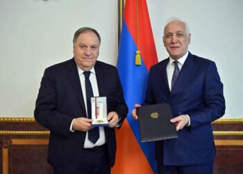 Հայրենի Կեանք