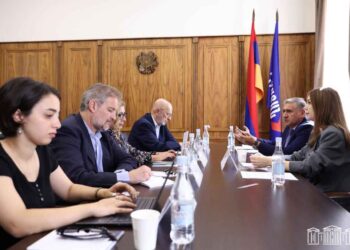 «Հայաստան» Խմբակցութեան Անդամներ Տեսակցեցան «Հայաստանի Մէջ Ժողովրդավարութեան Միջազգային Դիտարան»-ի Ներկայացուցիչներուն Հետ