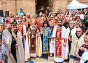 Ուխտագնացութիւն Դէպի Աղթամար.  Անգամ Մը Եւս Ս. Պատարագ Մատուցուեցաւ Աղթամարի Ս. Խաչ Եկեղեցւոյ Մէջ
