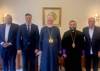 Արամ Ա. Կաթողիկոս Ընդունեց  Վենեզուելայի Եւ Յունաստանի Դեսպանները