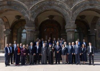 Ամենայն Հայոց Կաթողիկոսը Ընդունեց ՀՅԴ Հայ Դատի Համահայկական Խորհրդաժողովի Մասնակիցները