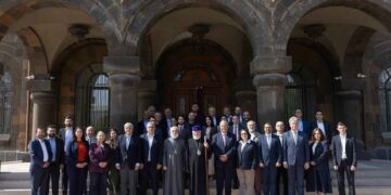 Ամենայն Հայոց Կաթողիկոսը Ընդունեց ՀՅԴ Հայ Դատի Համահայկական Խորհրդաժողովի Մասնակիցները