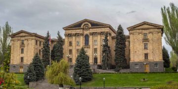 Ակնարկ.  Հիմնական Դերակատարութիւն
