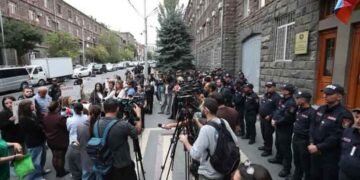 Դաշնակցական Երիտասարդներու  Բողոքի Ցոյցը` Ազգային Անվտանգութեան  Ծառայութեան Շէնքին Դիմաց