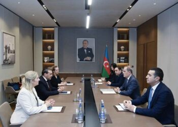 Պայրամով Ամերիկացի Պաշտօնատարի Մը Հետ  Քննարկած Է ԹՐԻՓՓ-ի Նախագիծը  Եւ Հայաստանի Հետ Յարաբերութիւնները
