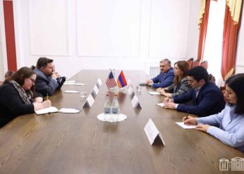 «Հայաստան» Խմբակցութեան Պատգամաւորները  Հանդիպած Են Հայաստանի Մէջ Միացեալ Նահանգներու  Գործերու Ժամանակաւոր Հաւատարմատար Տէյվիտ Ալենի Հետ
